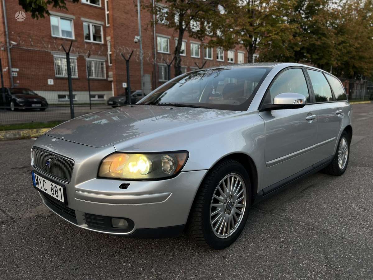 Volvo V50 2007 — rear view