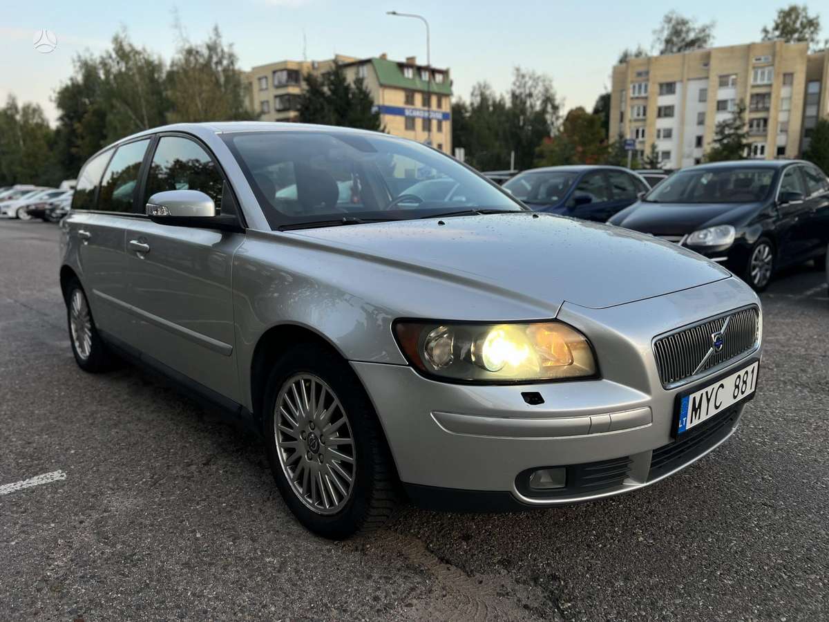 Volvo V50 2007 — interior