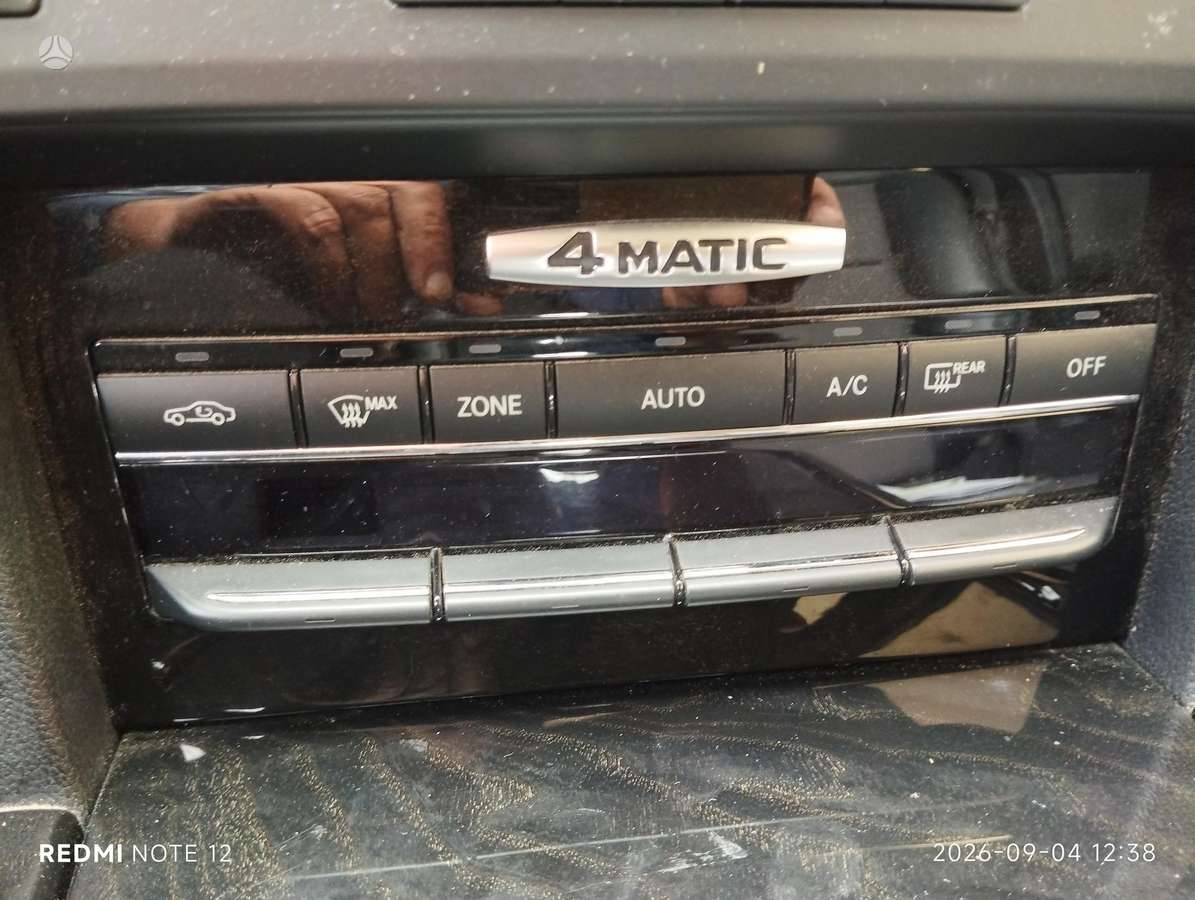 Mercedes-Benz E350 2010 — photo 9