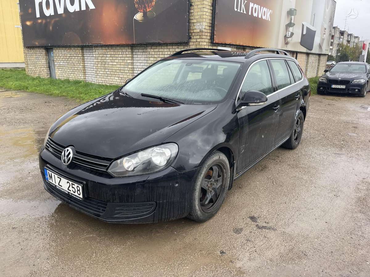 Volkswagen Golf 2010 — rear view