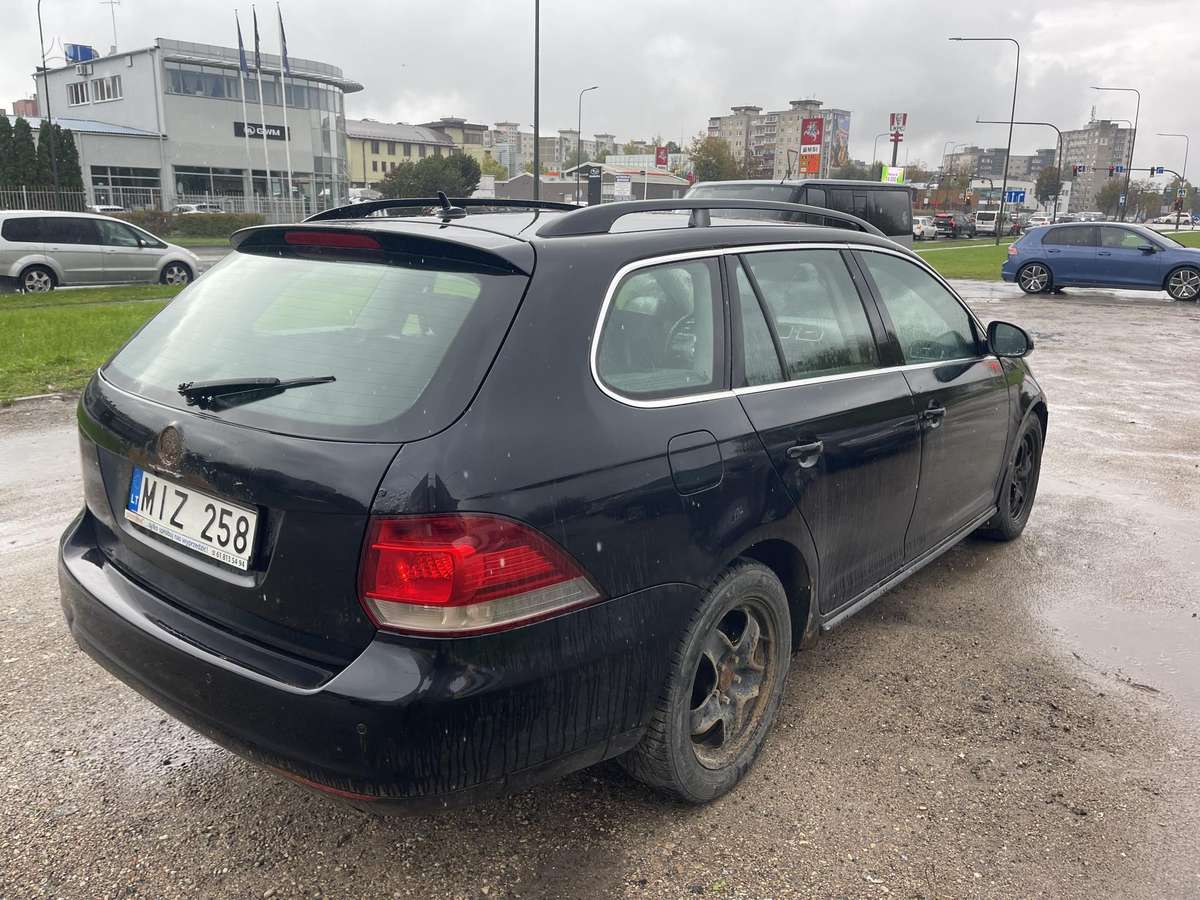 Volkswagen Golf 2010 — engine 1598 cm³, 105 HP (77kW)