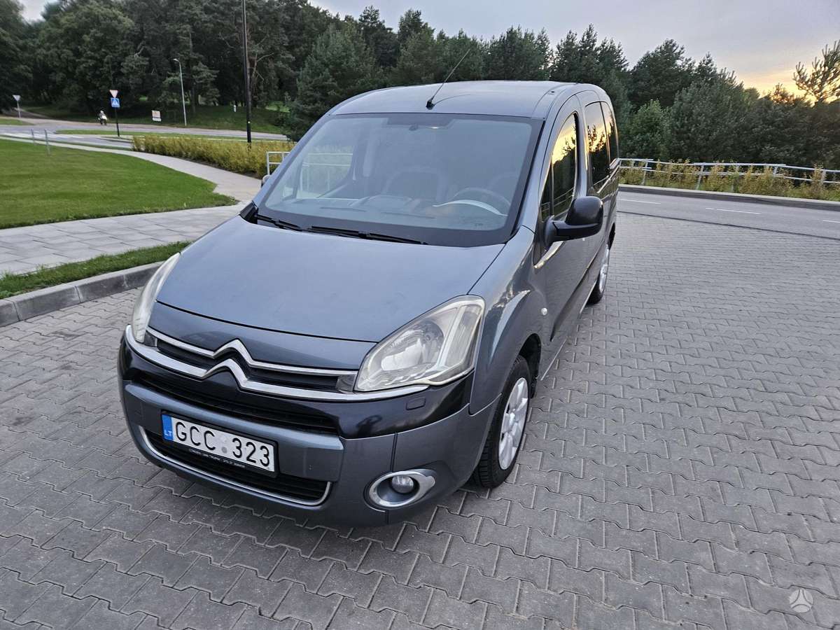 Citroen Berlingo 2012 — rear view