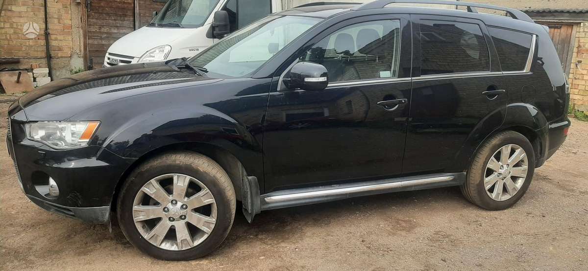 Mitsubishi Outlander 2011 — вигляд ззаду