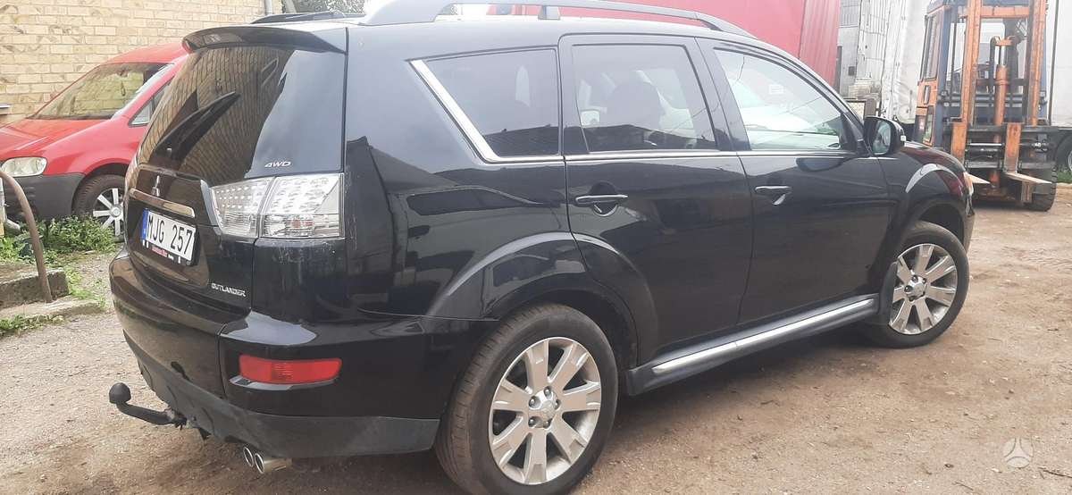 Mitsubishi Outlander 2011 — двигун 2200 cm³, 156 HP (115kW)