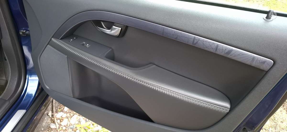 Volvo V70 2012 — photo 22