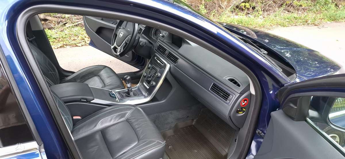 Volvo V70 2012 — photo 23