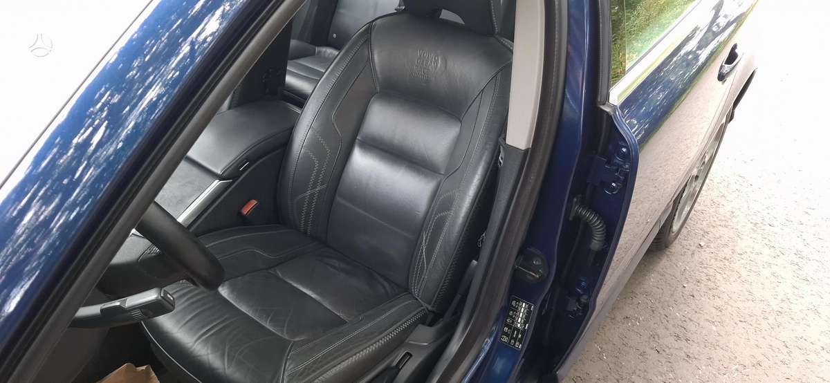 Volvo V70 2012 — photo 25