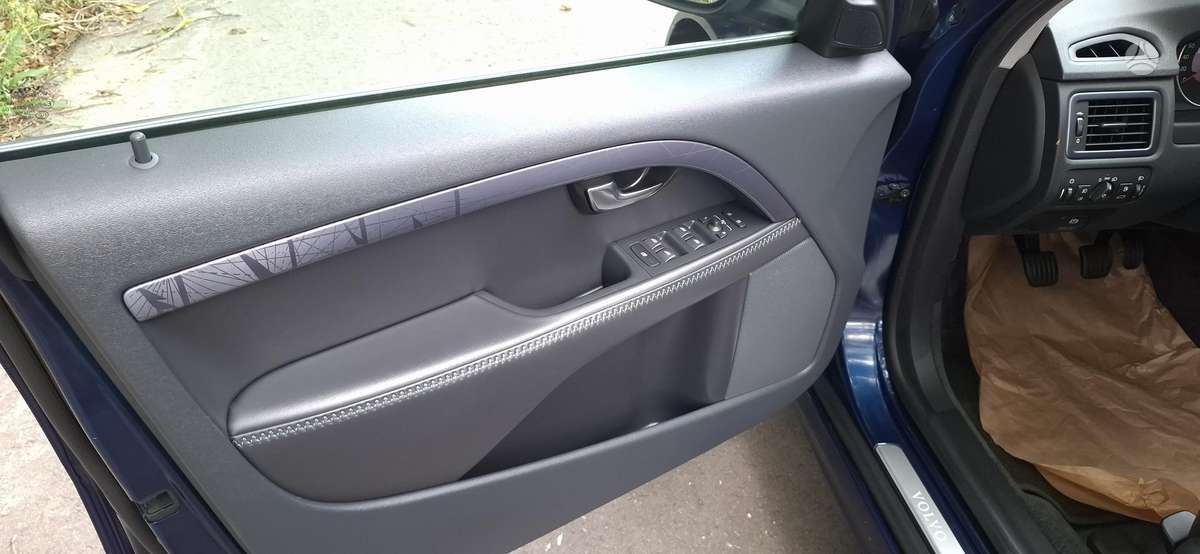Volvo V70 2012 — photo 28