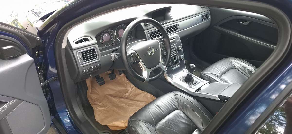 Volvo V70 2012 — photo 29