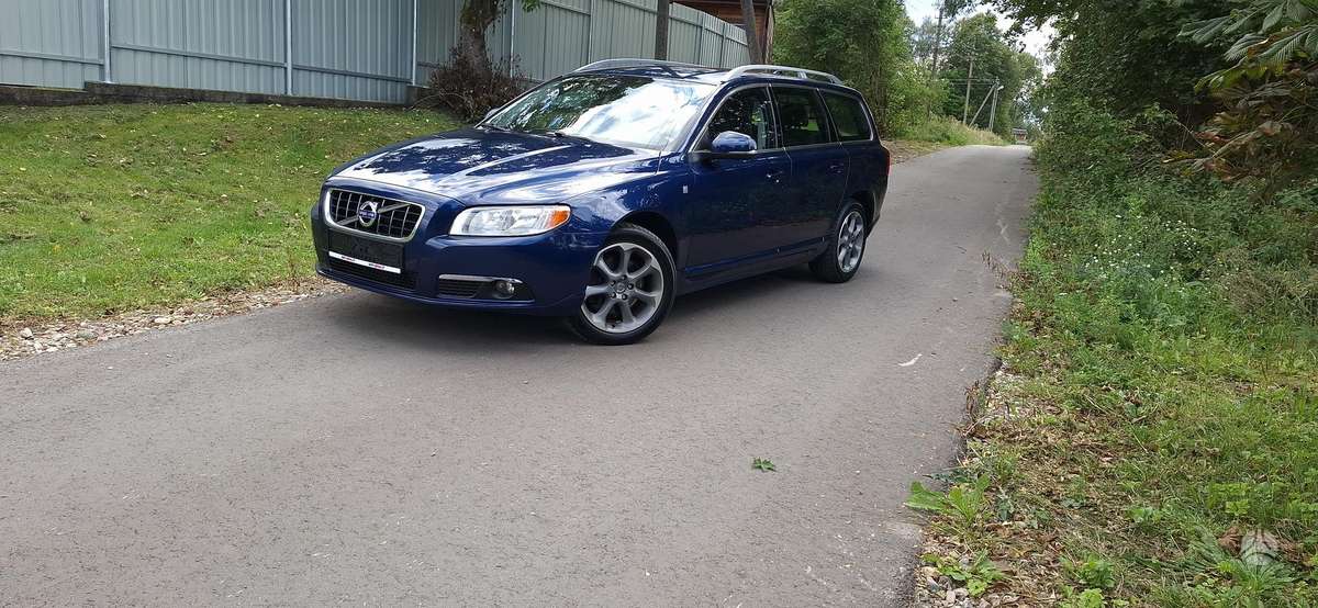 Volvo V70 2012 — interior