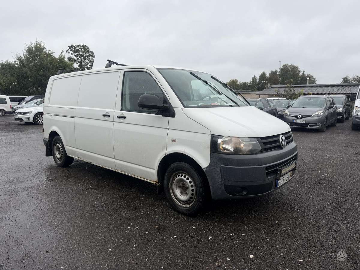 Volkswagen Transporter 2011 — салон