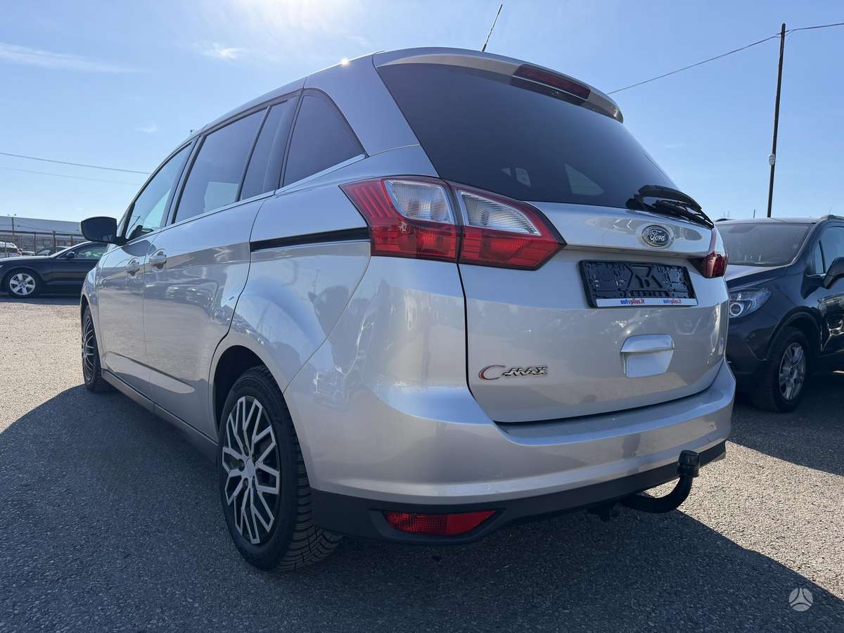 Ford Grand 2011 — салон