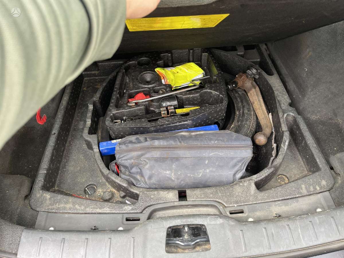Volvo V50 2008 — photo 29