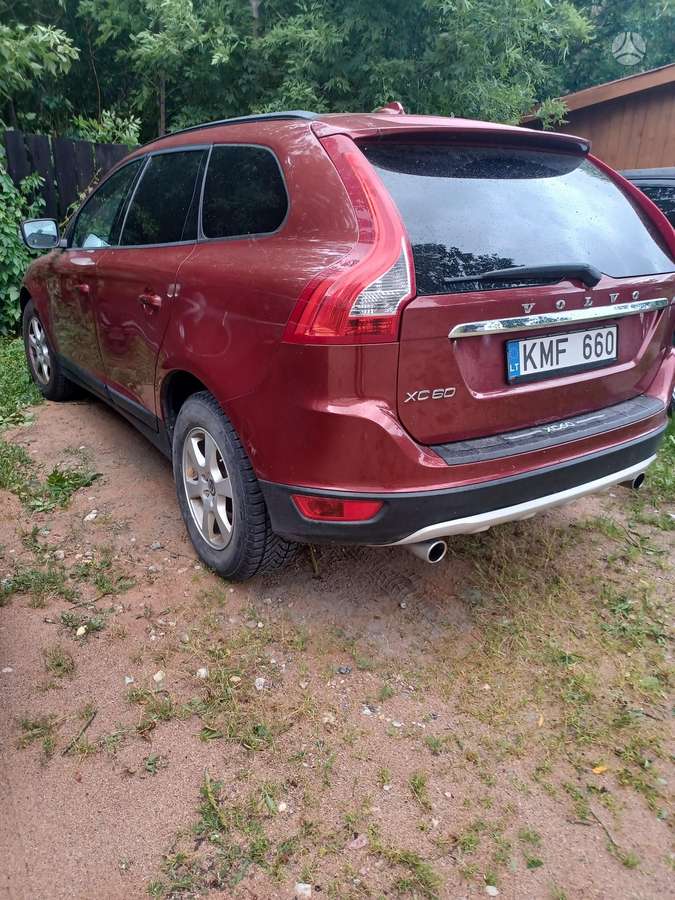 Volvo XC60 2010 — салон