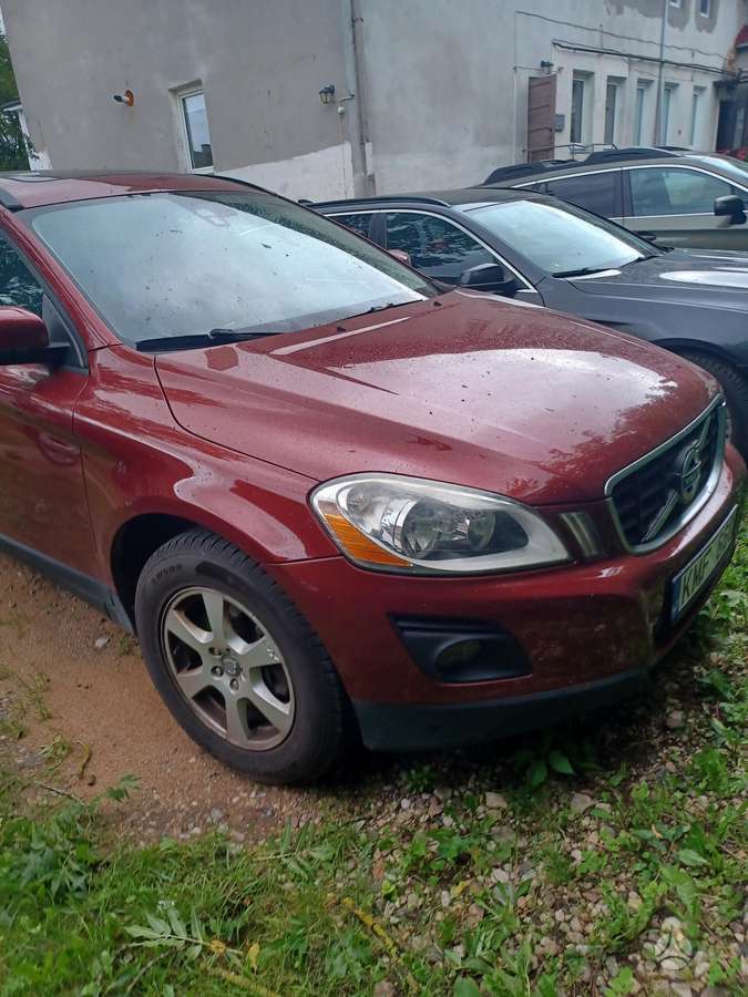 Volvo XC60 2010 — двигун 3200 cm³, 243 HP (179kW)