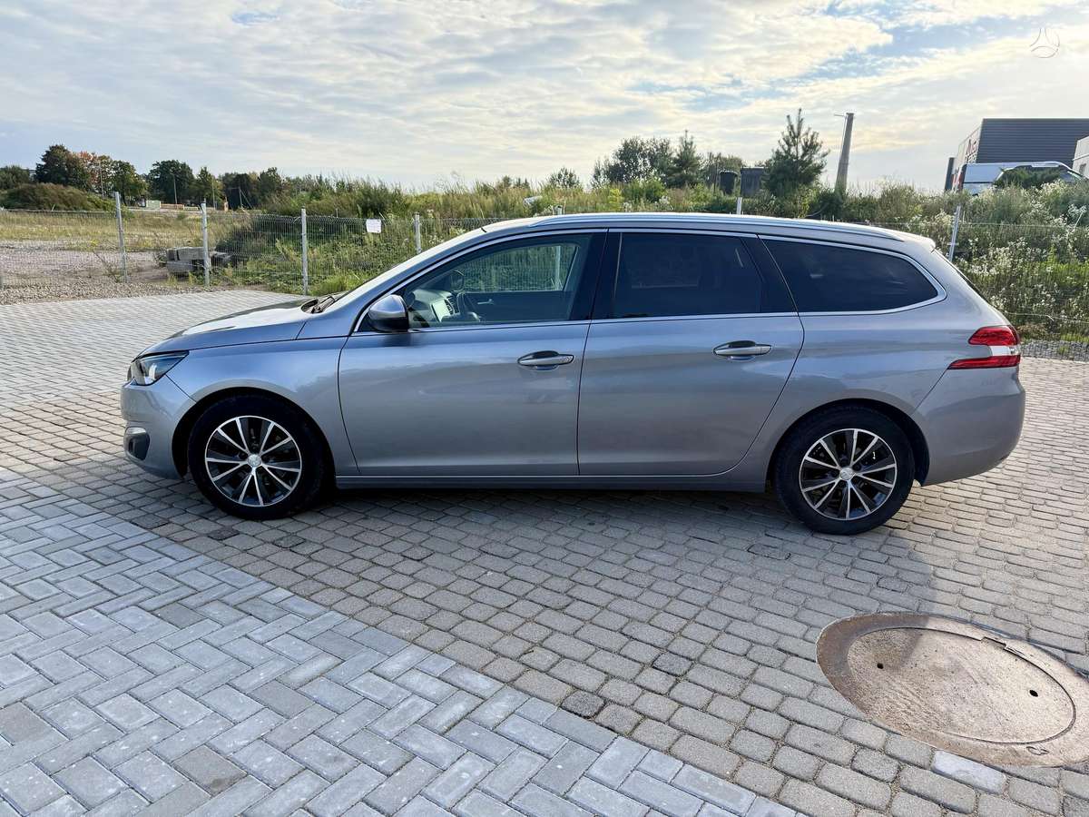 Peugeot 308 2015 — interior