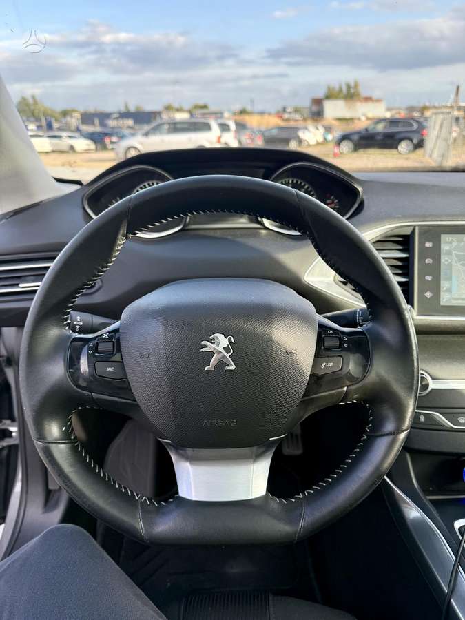 Peugeot 308 2015 — photo 9