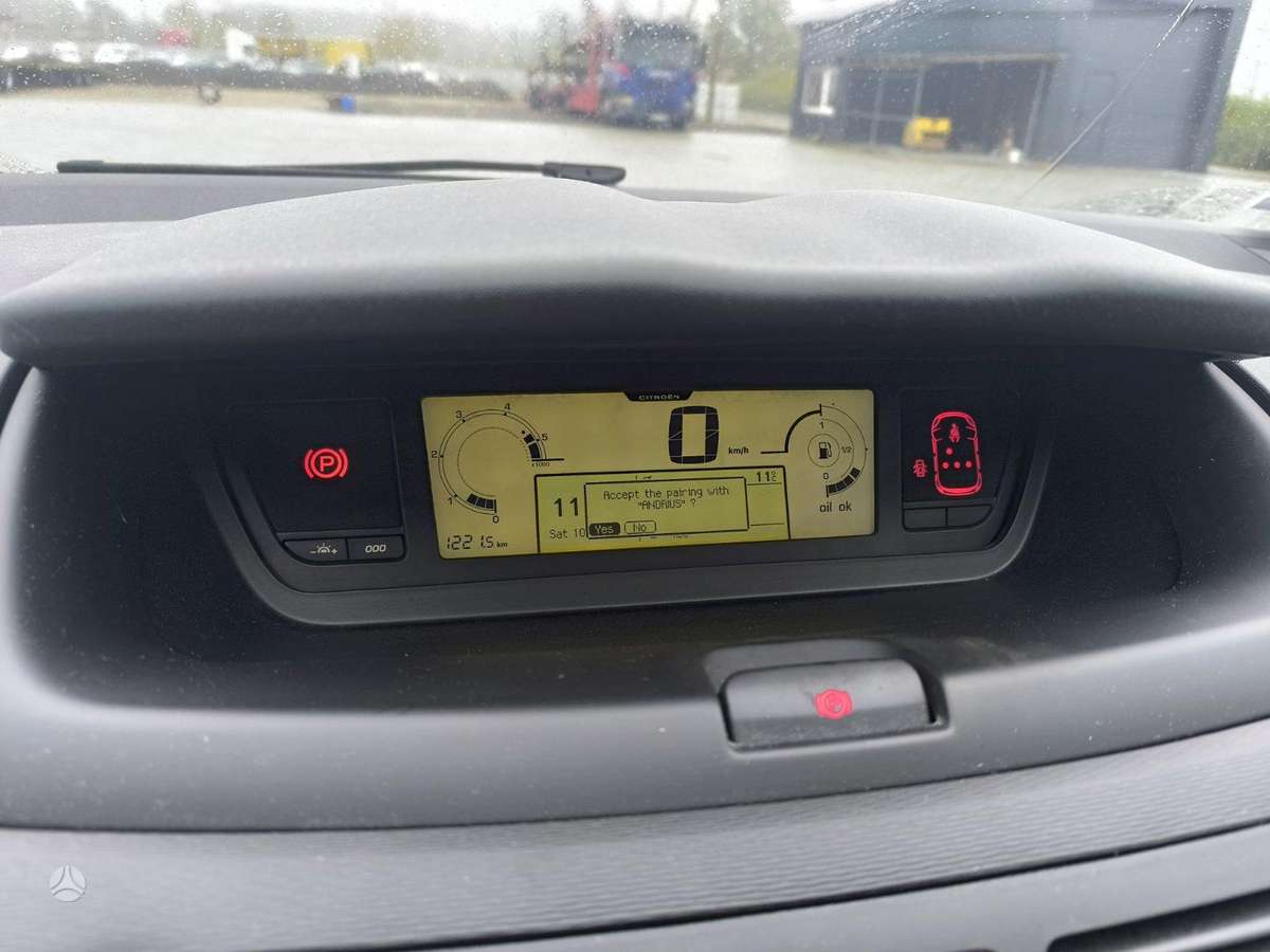 Citroen C4 2011 — photo 10