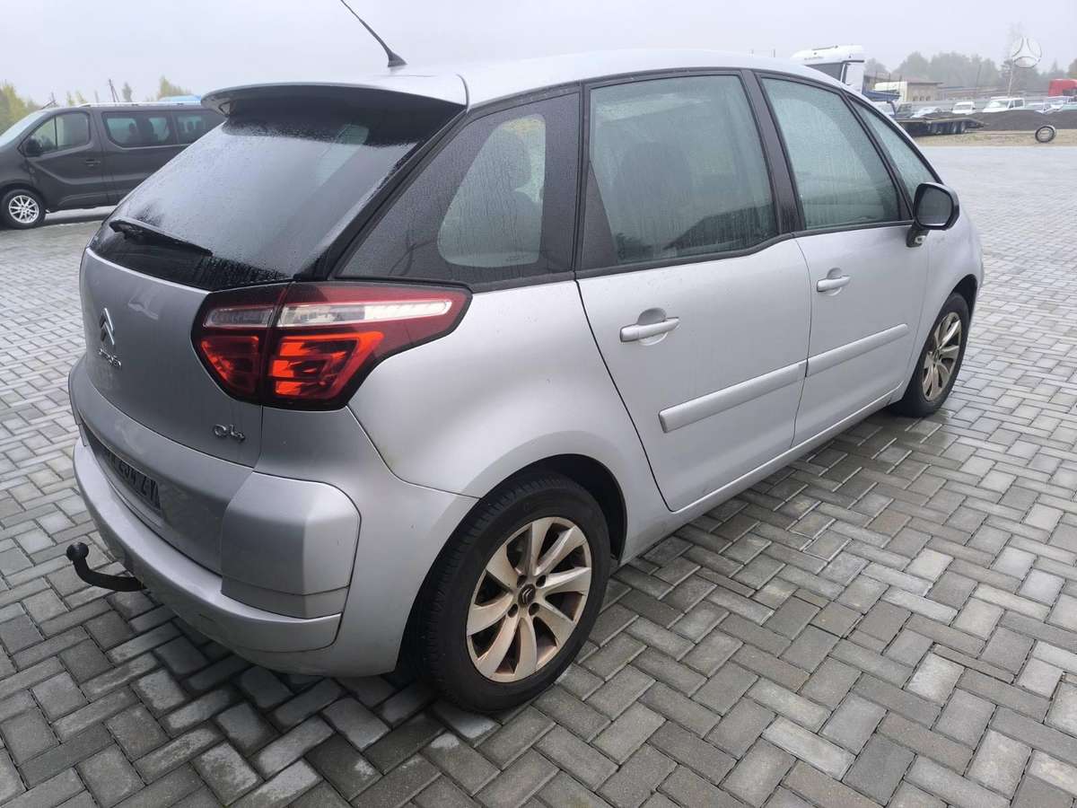 Citroen C4 2011 — interior