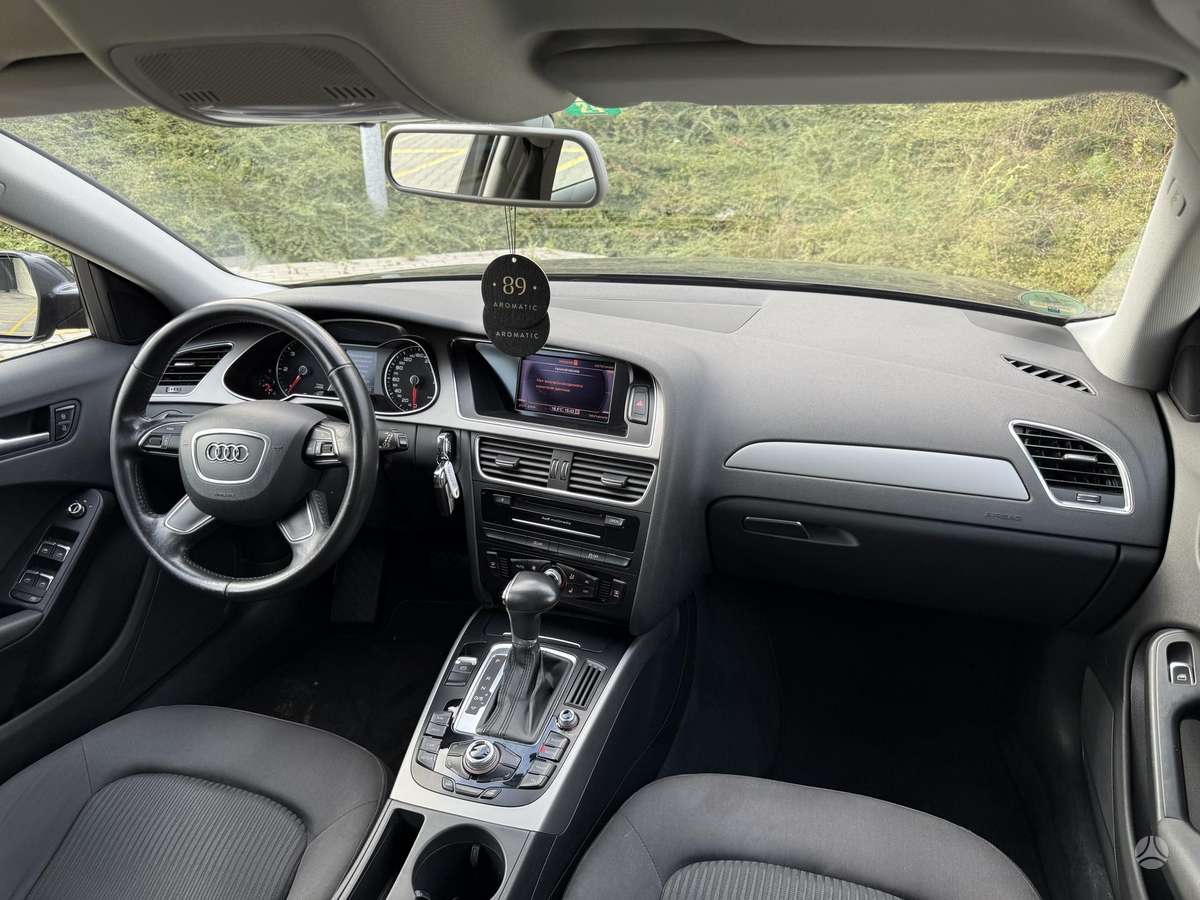 Audi A4 2012 — photo 11