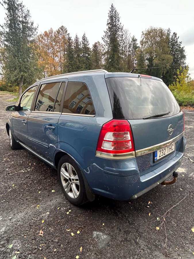 Opel Zafira 2008 — interior