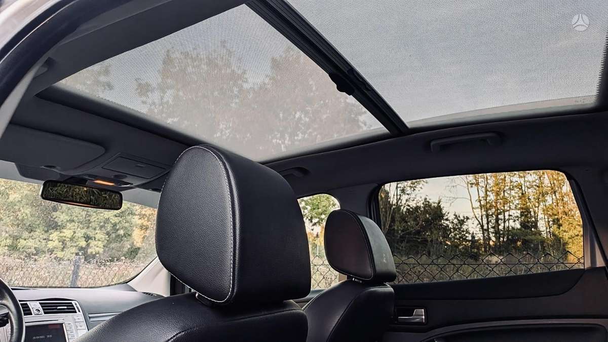 Ford Kuga 2010 — photo 10