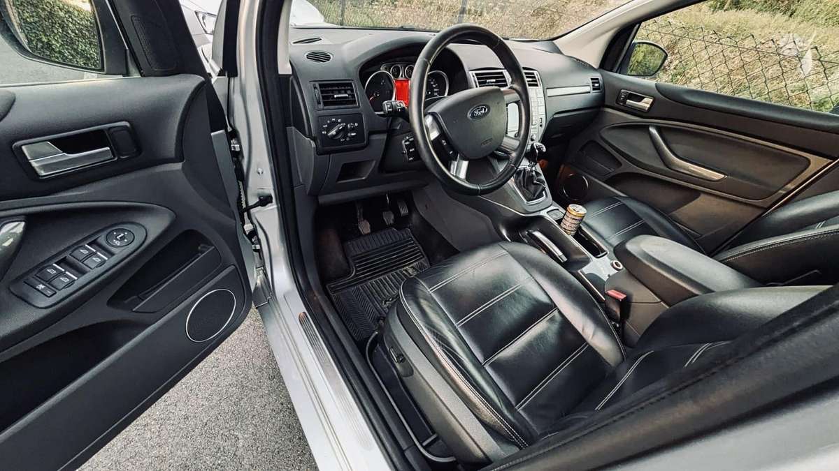 Ford Kuga 2010 — photo 16