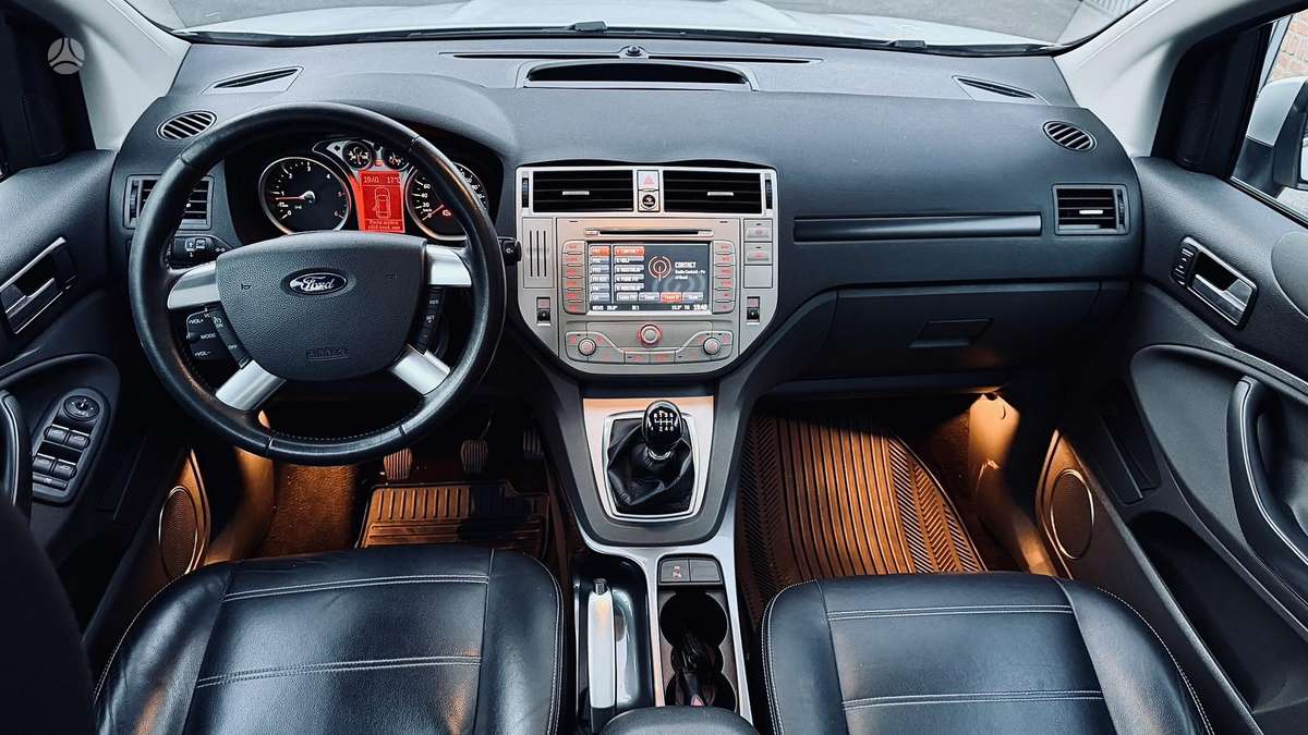 Ford Kuga 2010 — photo 8