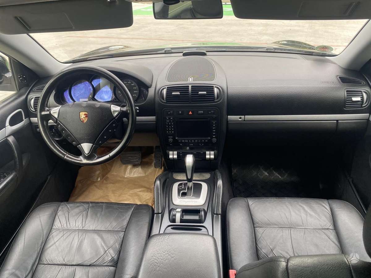 Porsche Cayenne 2004 — photo 13