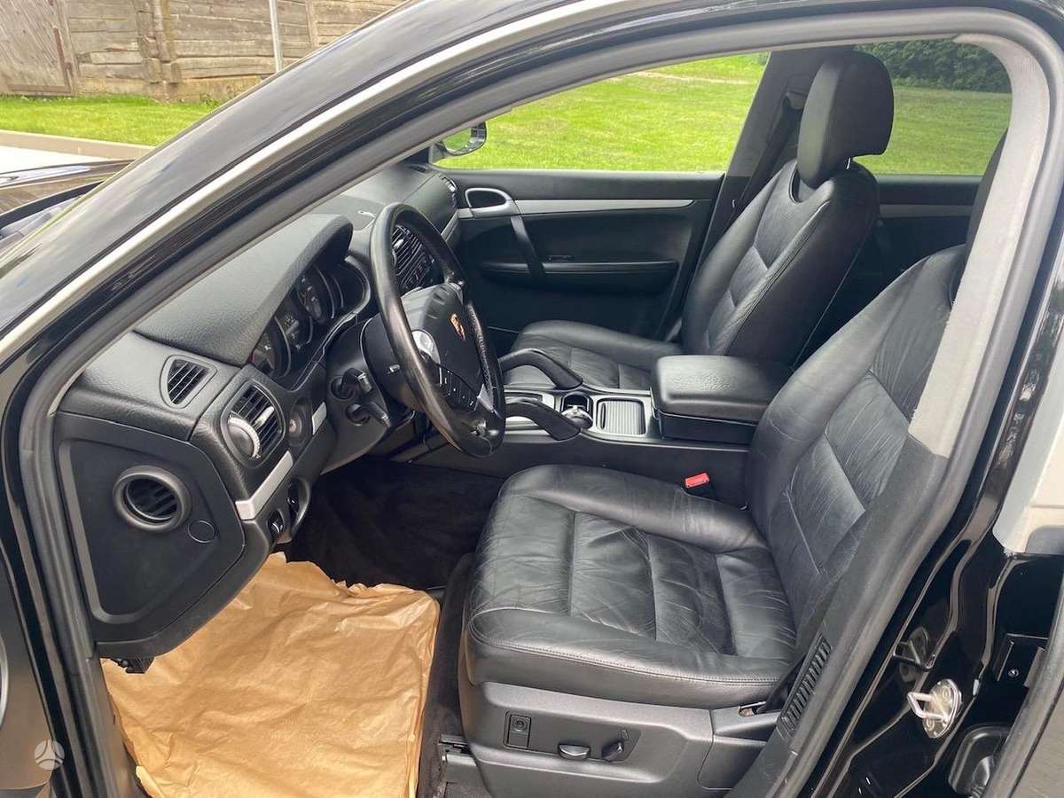 Porsche Cayenne 2004 — photo 16
