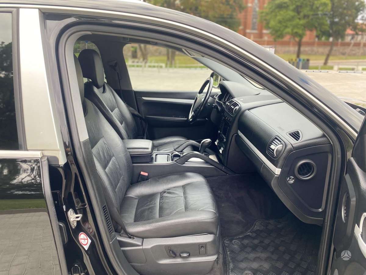 Porsche Cayenne 2004 — photo 18