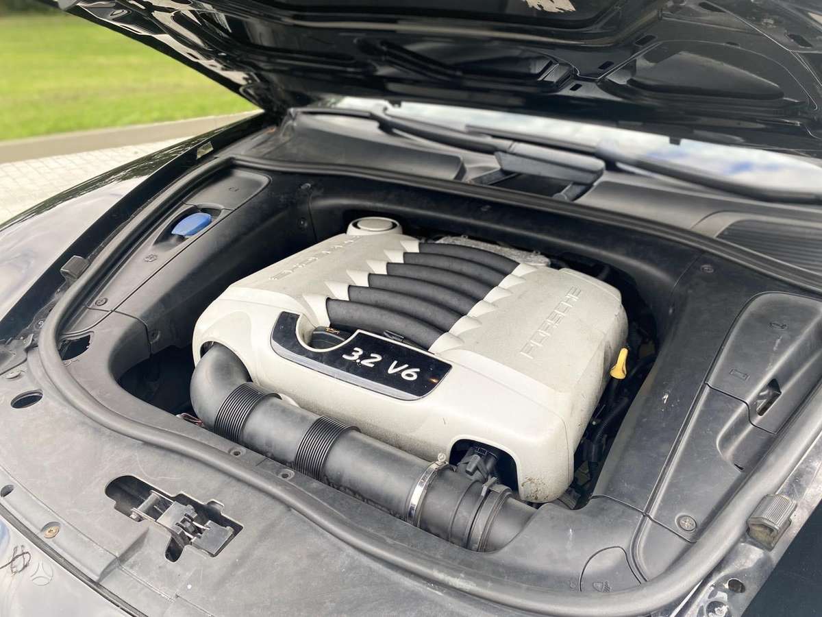 Porsche Cayenne 2004 — photo 22