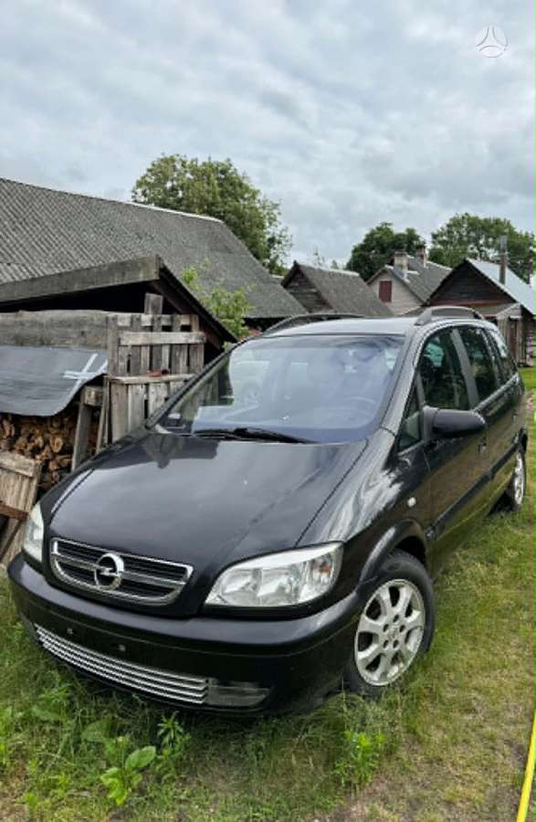 Opel Zafira 2005 — салон
