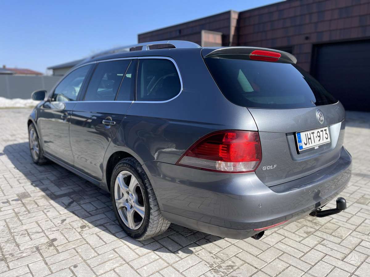 Volkswagen Golf 2011 — двигун 1598 cm³, 105 HP (77kW)