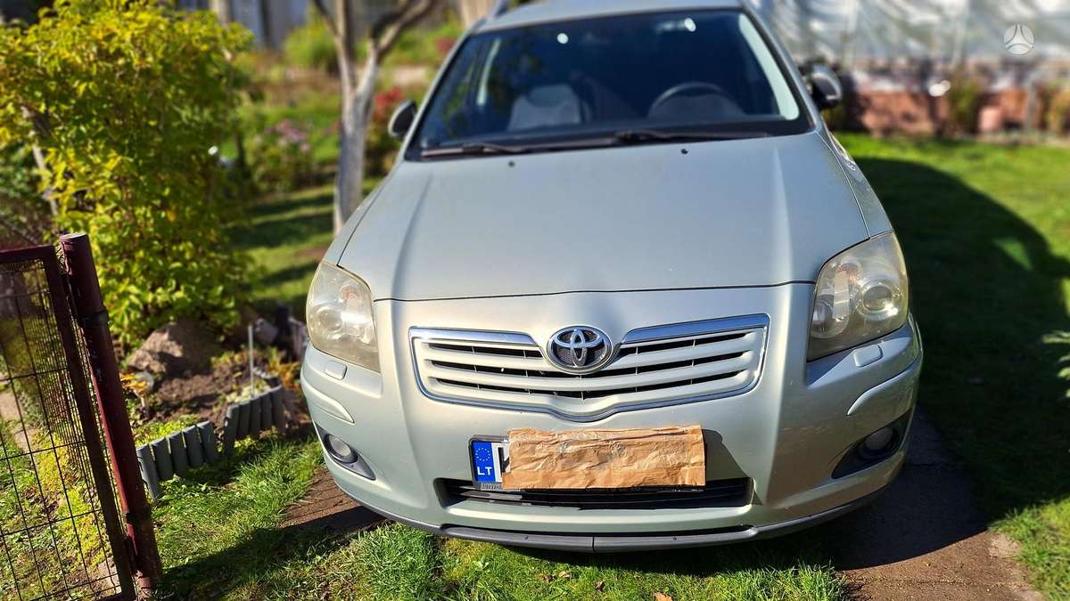 Toyota Avensis 2009 — rear view