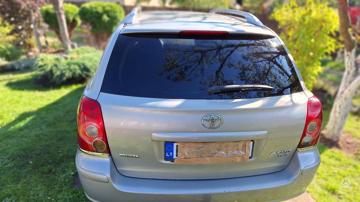 Toyota Avensis 2009 — interior