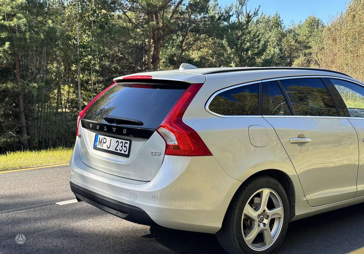 Volvo V60 2012 — салон