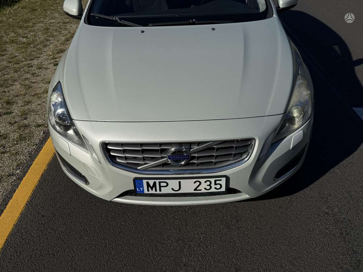 Volvo V60 2012 — двигун 1984 cm³, 163 HP (120kW)