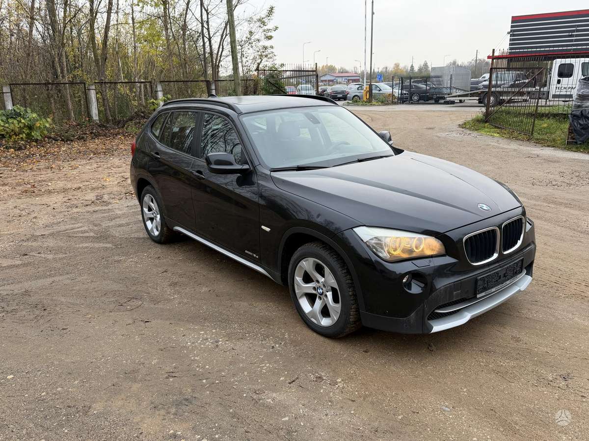 BMW X1 2011 — вигляд ззаду