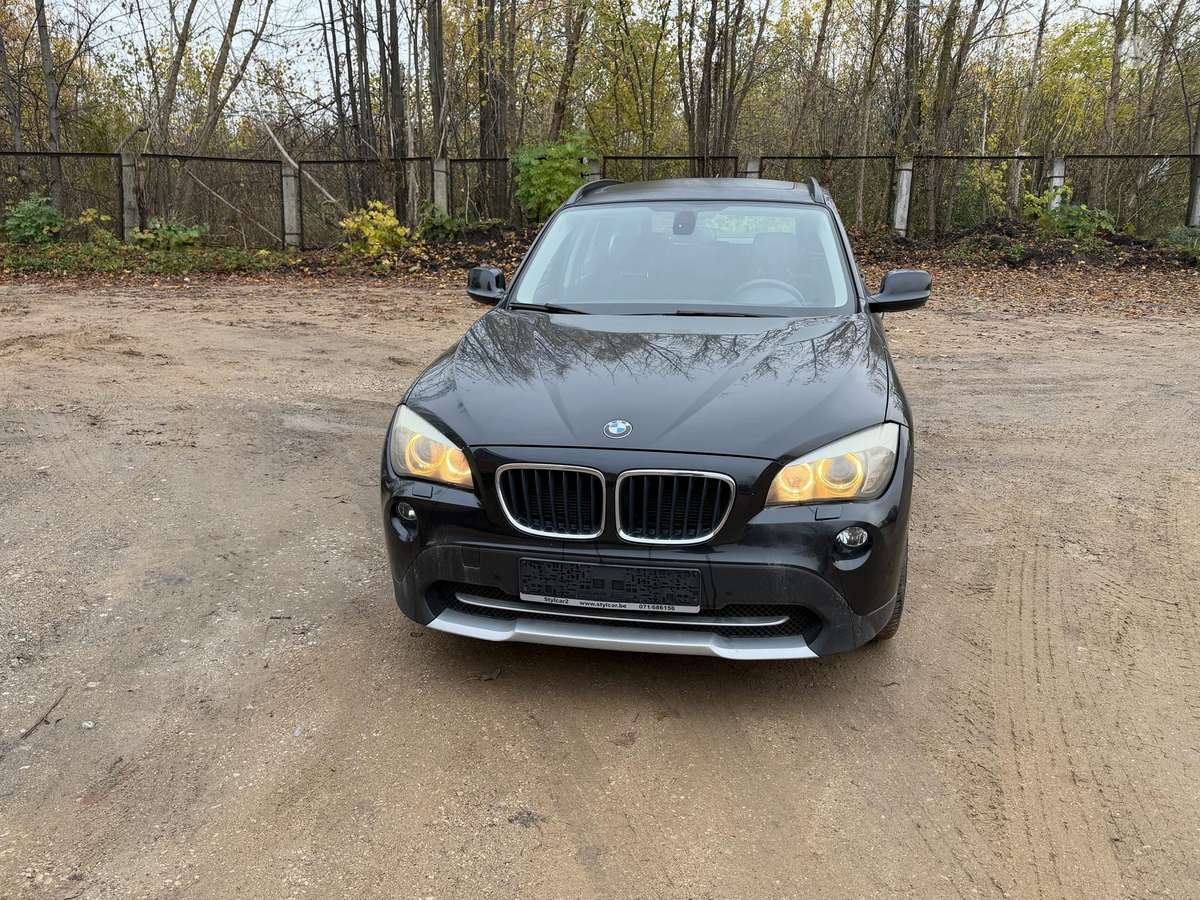 BMW X1 2011 — салон