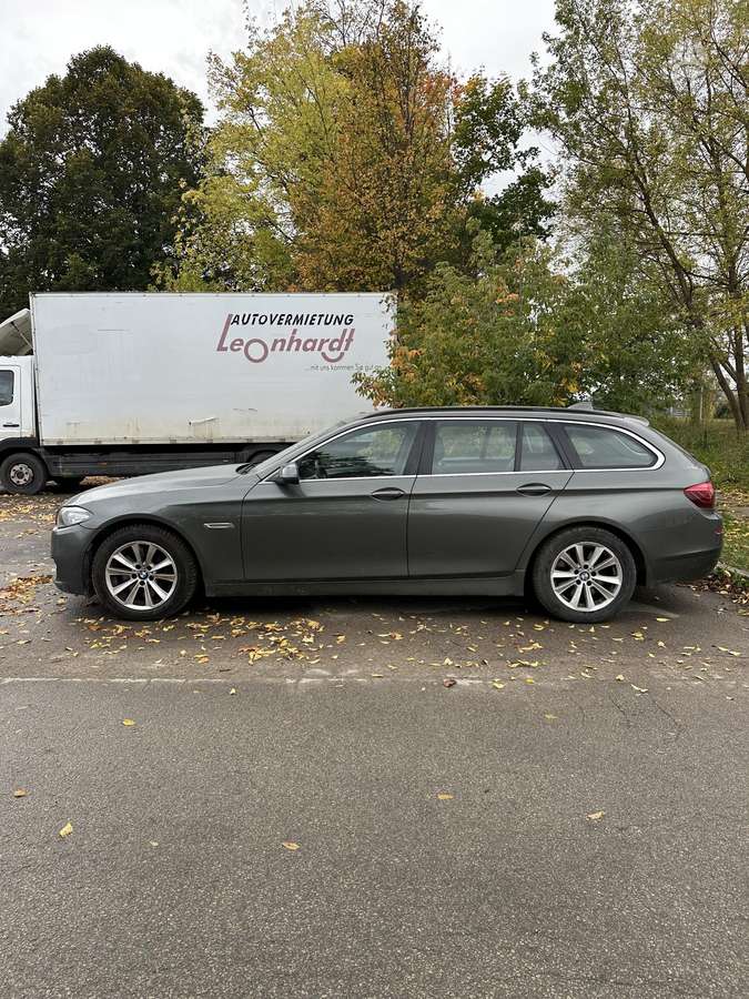BMW 530 2015 — салон
