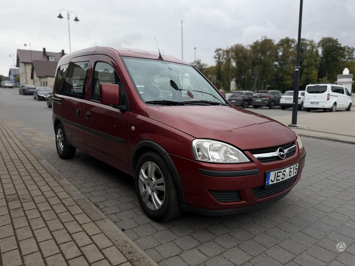 Opel Combo 2006 — вигляд ззаду