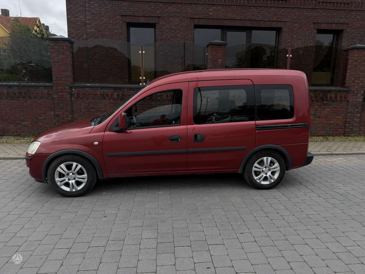 Opel Combo 2006 — салон