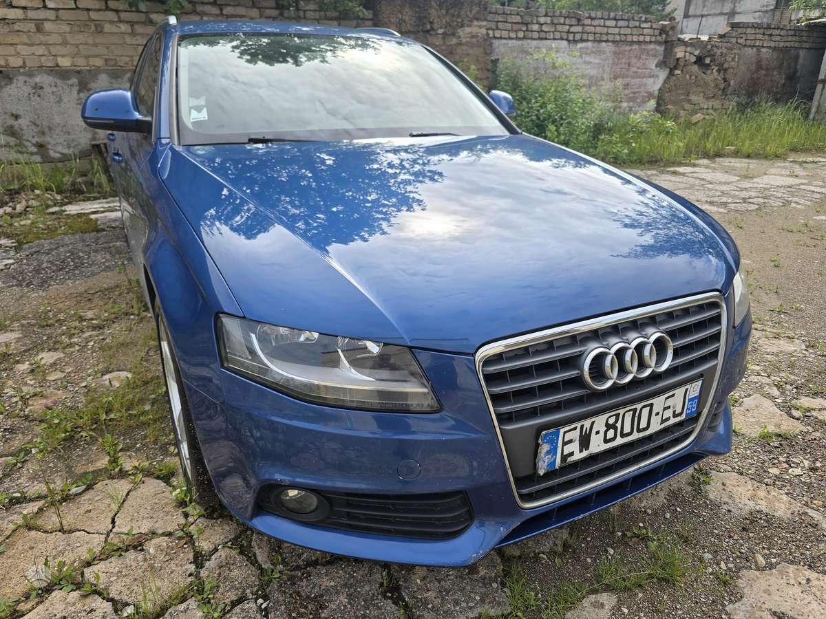 Audi A4 2008 — салон