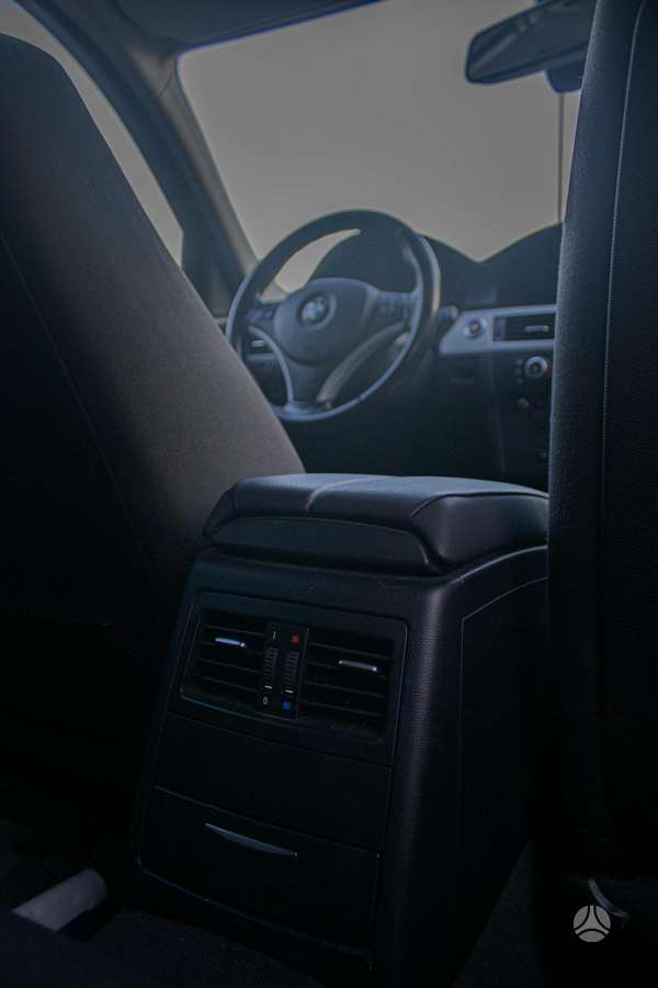 BMW 320 2008 — photo 12