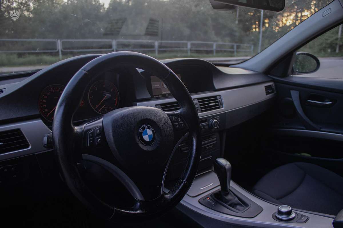 BMW 320 2008 — photo 13