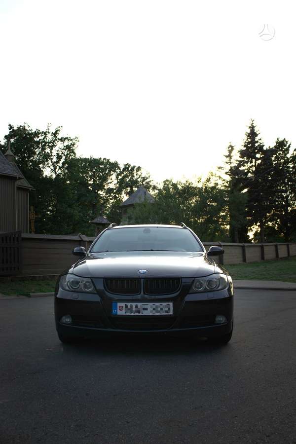BMW 320 2008 — interior