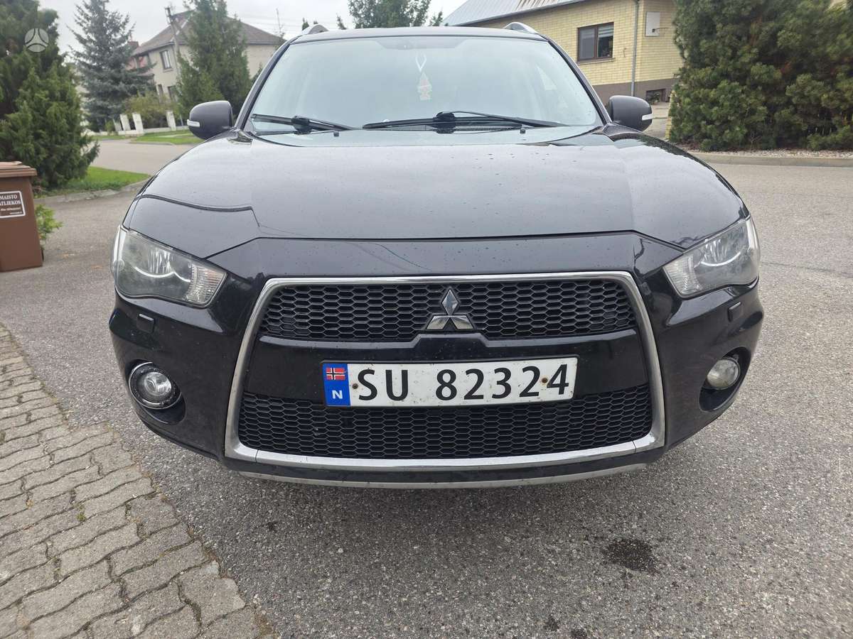 Mitsubishi Outlander 2010 — rear view