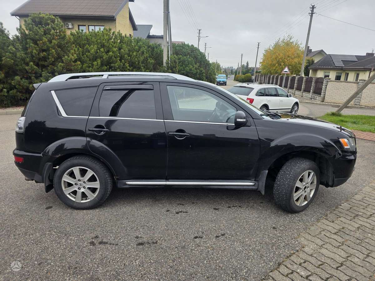 Mitsubishi Outlander 2010 — engine 1968 cm³, 140 HP (103kW)