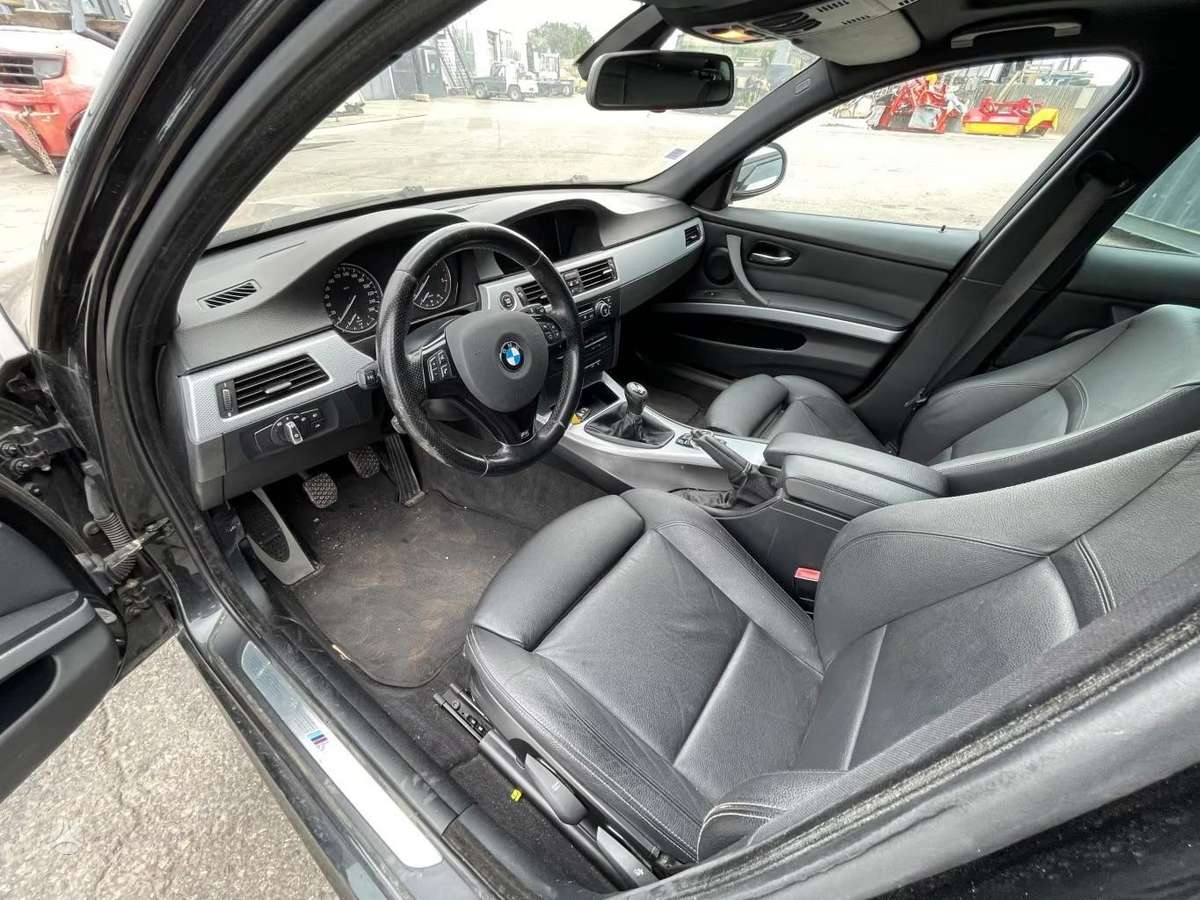 BMW 320 2009 — photo 10